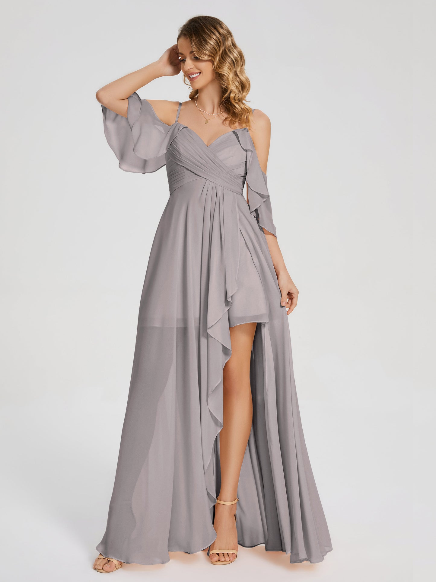 Vestido de fiesta de gasa con volantes y hombros descubiertos