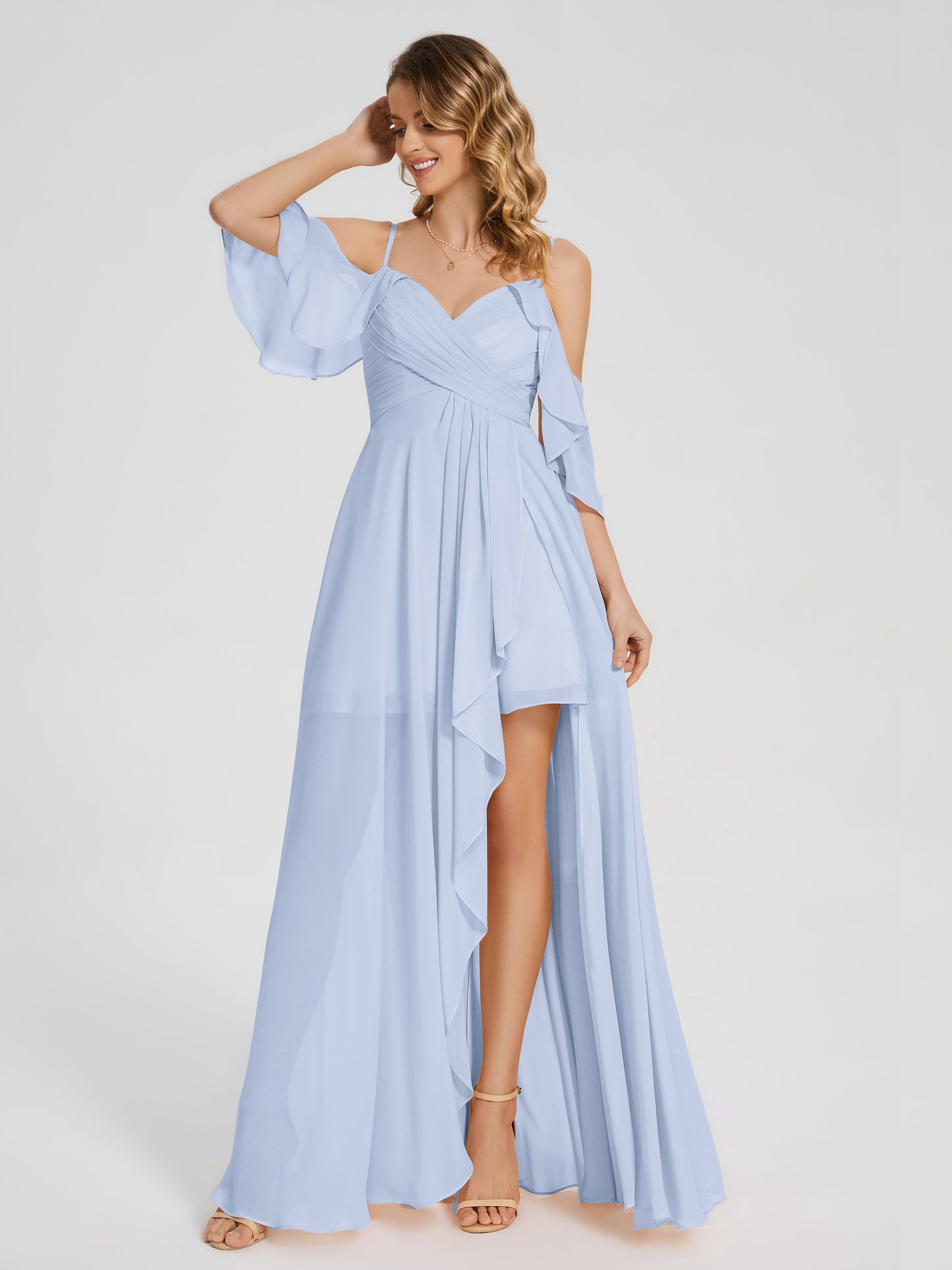 Vestido de fiesta de gasa con volantes y hombros descubiertos