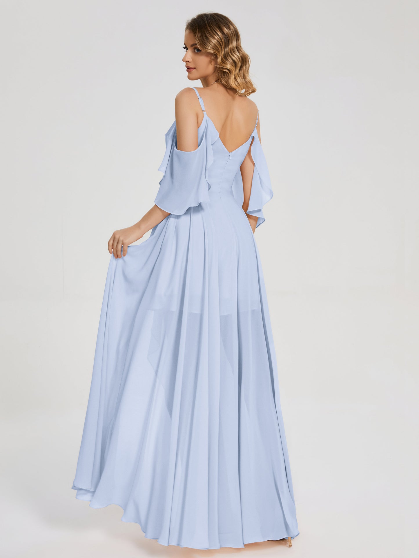 Vestido de fiesta de gasa con volantes y hombros descubiertos