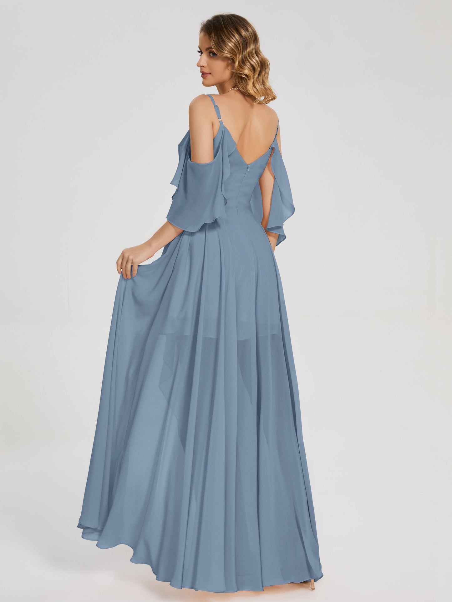 Vestido de fiesta de gasa con volantes y hombros descubiertos