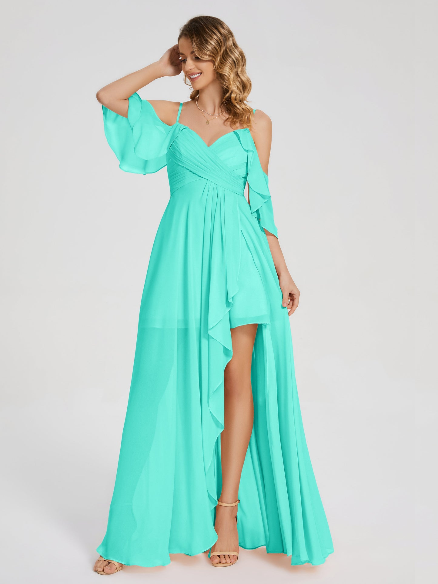 Vestido de fiesta de gasa con volantes y hombros descubiertos
