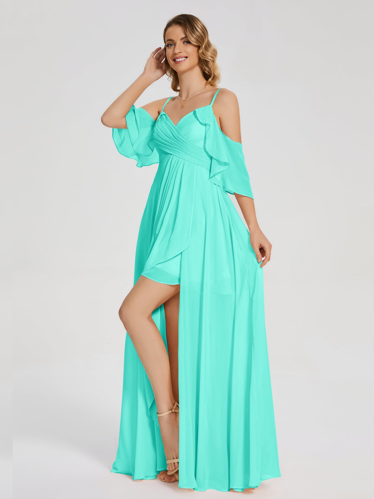 Vestido de fiesta de gasa con volantes y hombros descubiertos