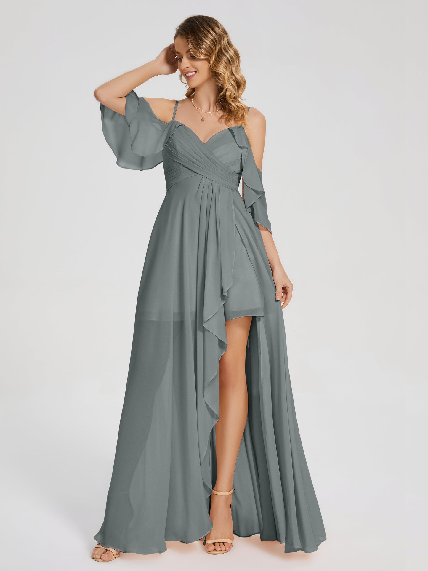 Vestido de fiesta de gasa con volantes y hombros descubiertos