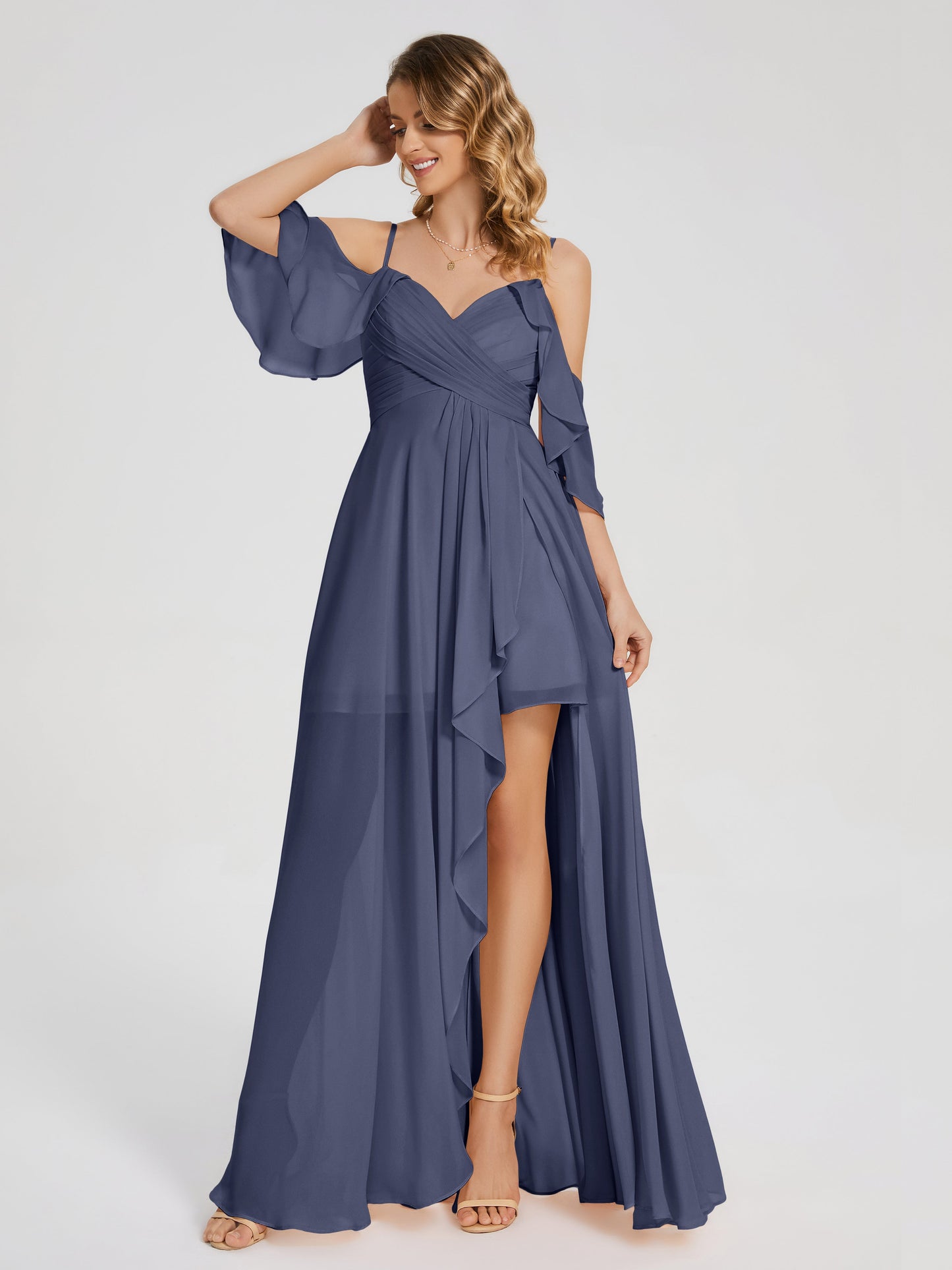 Vestido de fiesta de gasa con volantes y hombros descubiertos