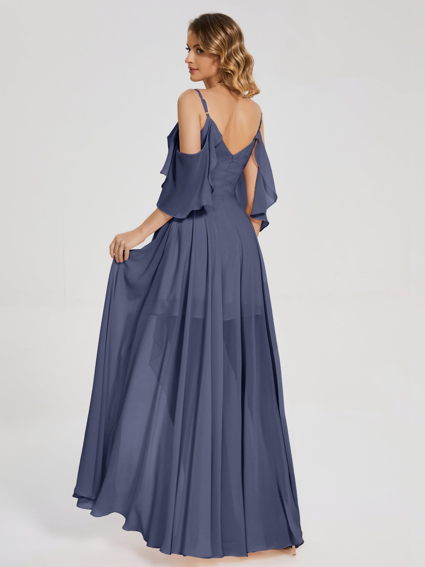 Vestido de fiesta de gasa con volantes y hombros descubiertos
