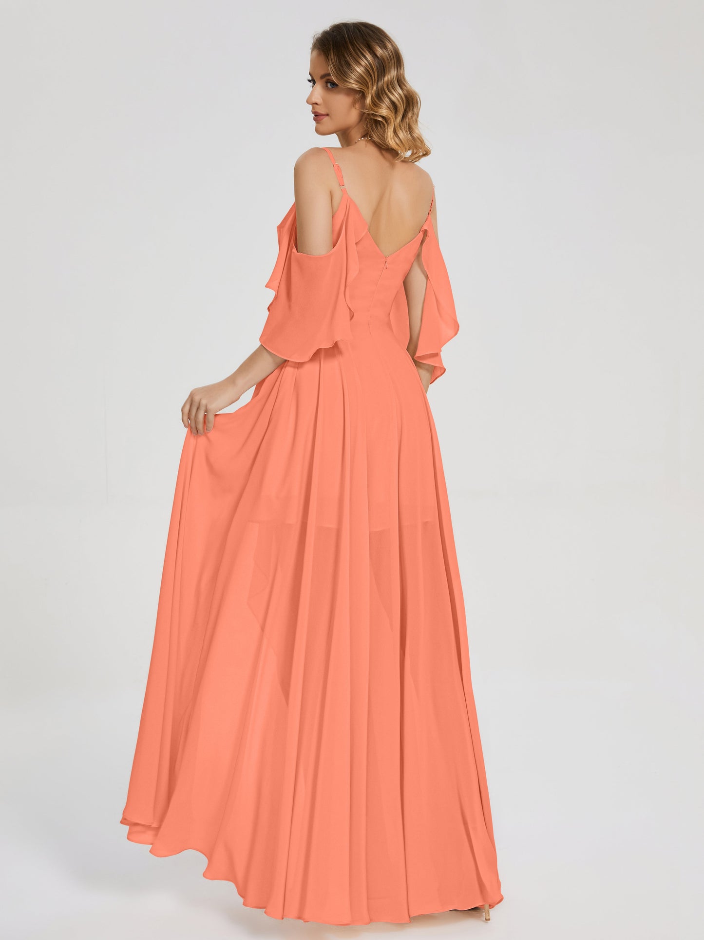 Vestido de fiesta de gasa con volantes y hombros descubiertos
