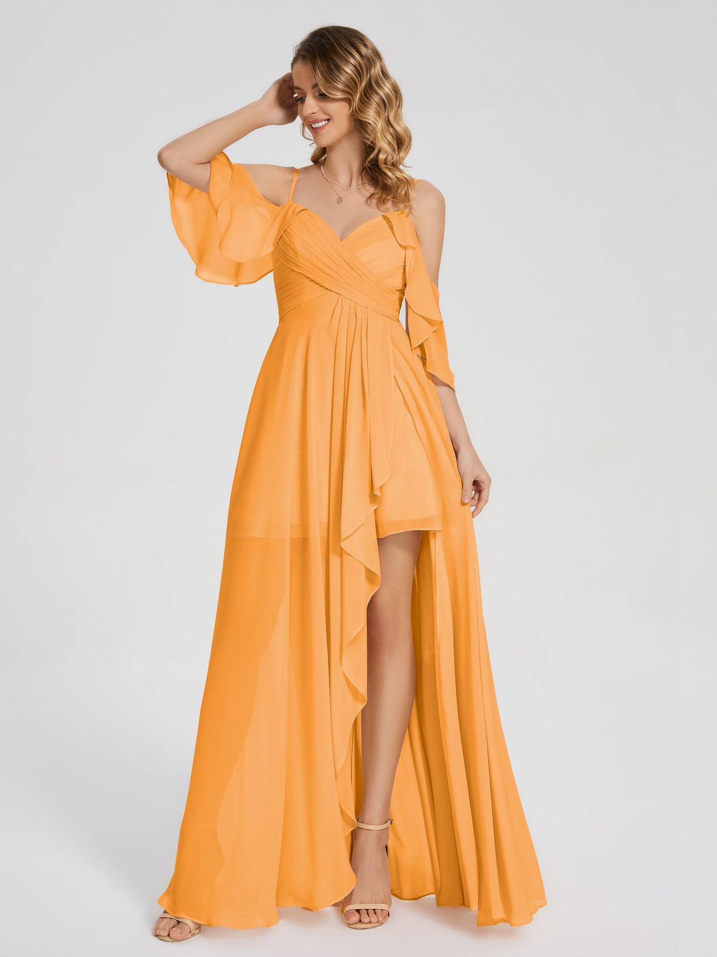 Vestido de fiesta de gasa con volantes y hombros descubiertos