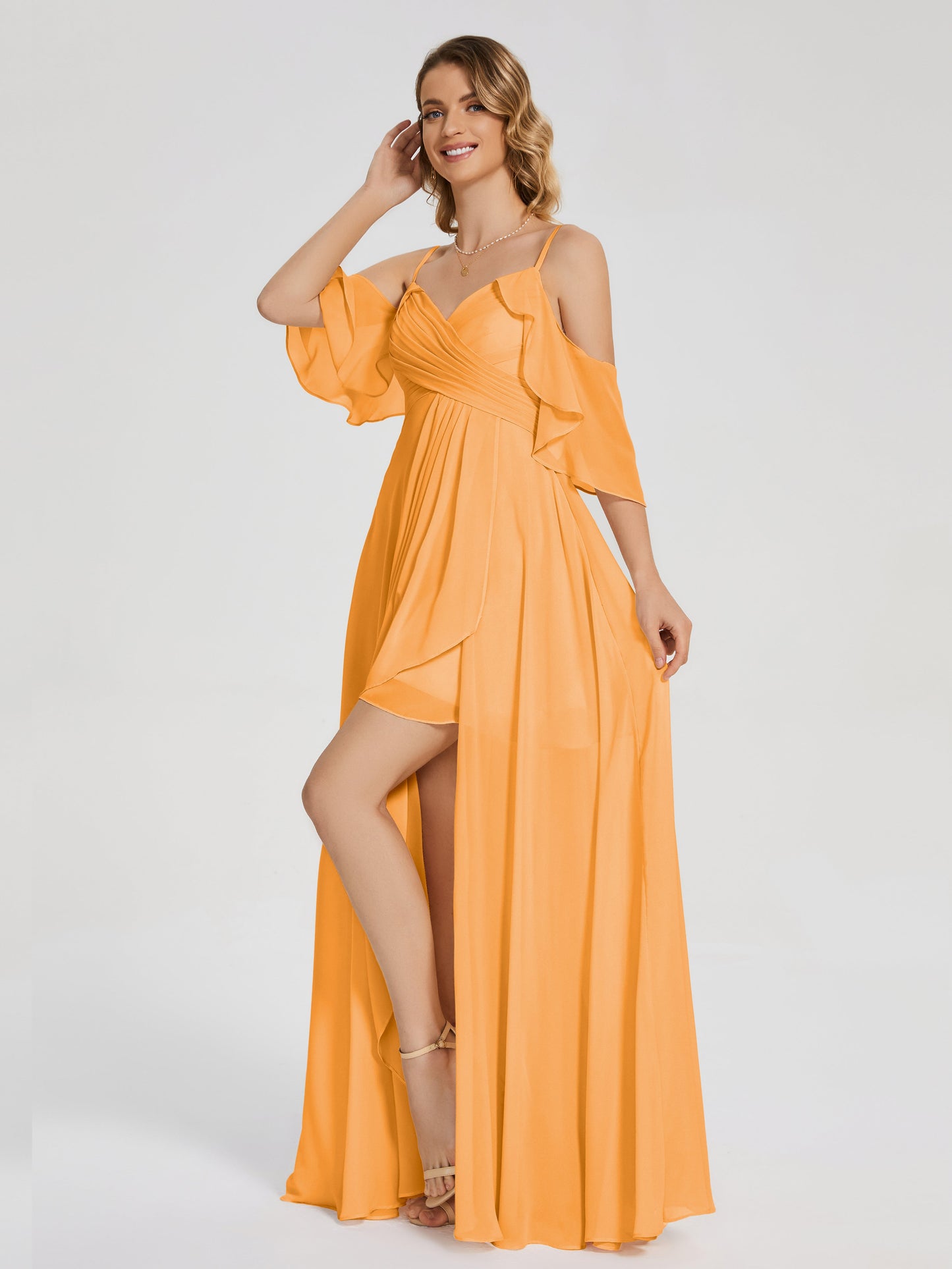 Vestido de fiesta de gasa con volantes y hombros descubiertos