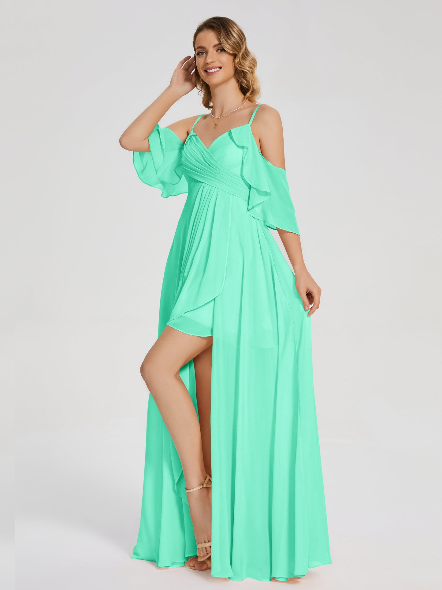 Vestido de fiesta de gasa con volantes y hombros descubiertos