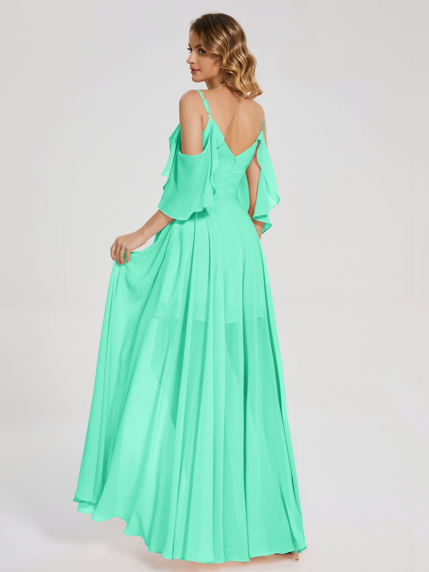 Vestido de fiesta de gasa con volantes y hombros descubiertos