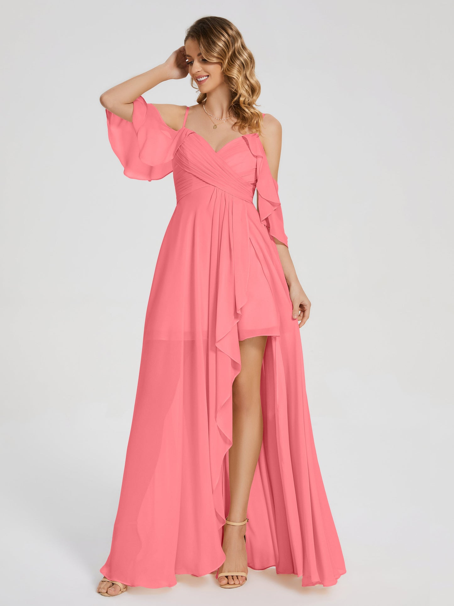 Vestido de fiesta de gasa con volantes y hombros descubiertos