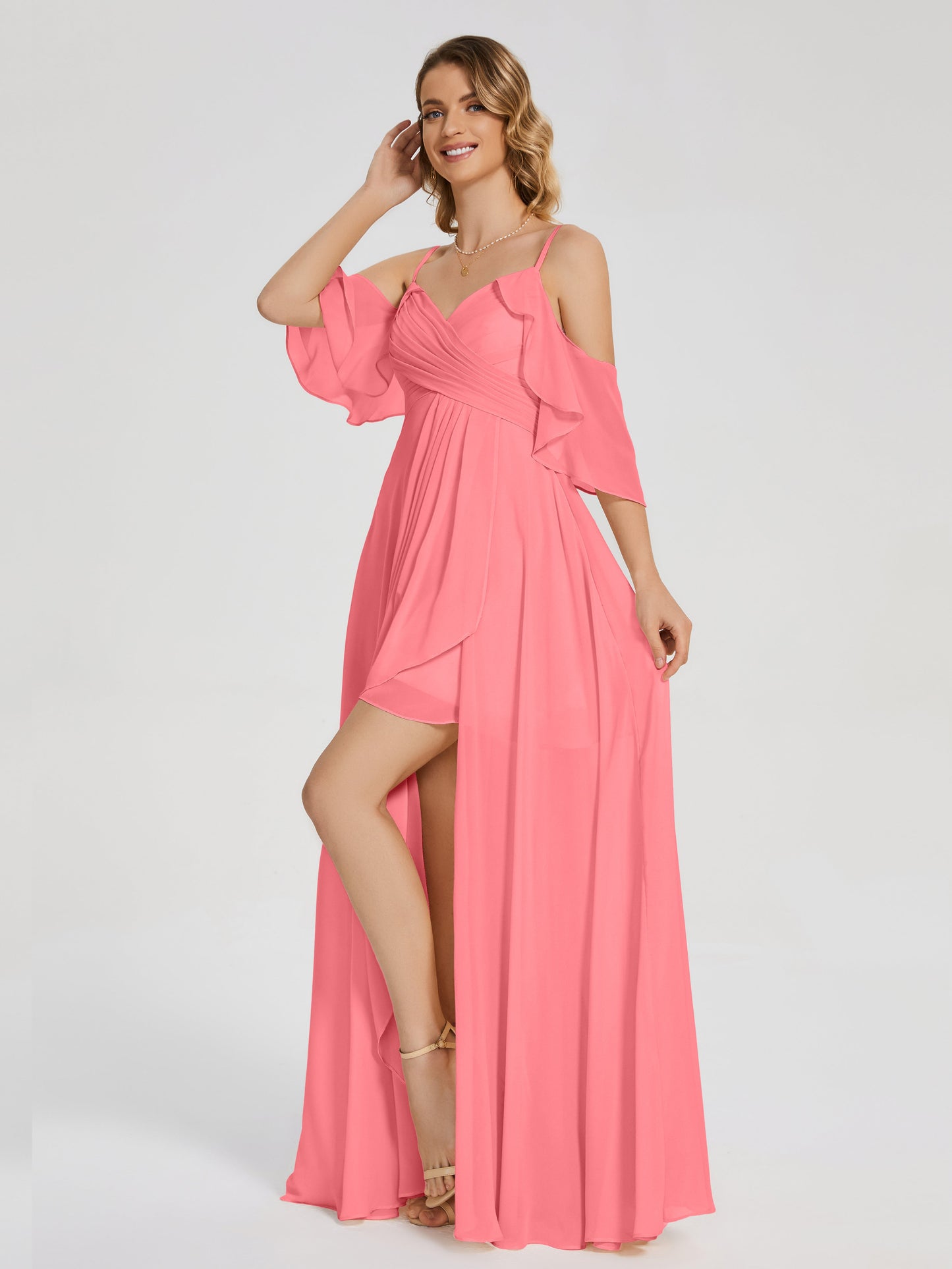 Vestido de fiesta de gasa con volantes y hombros descubiertos