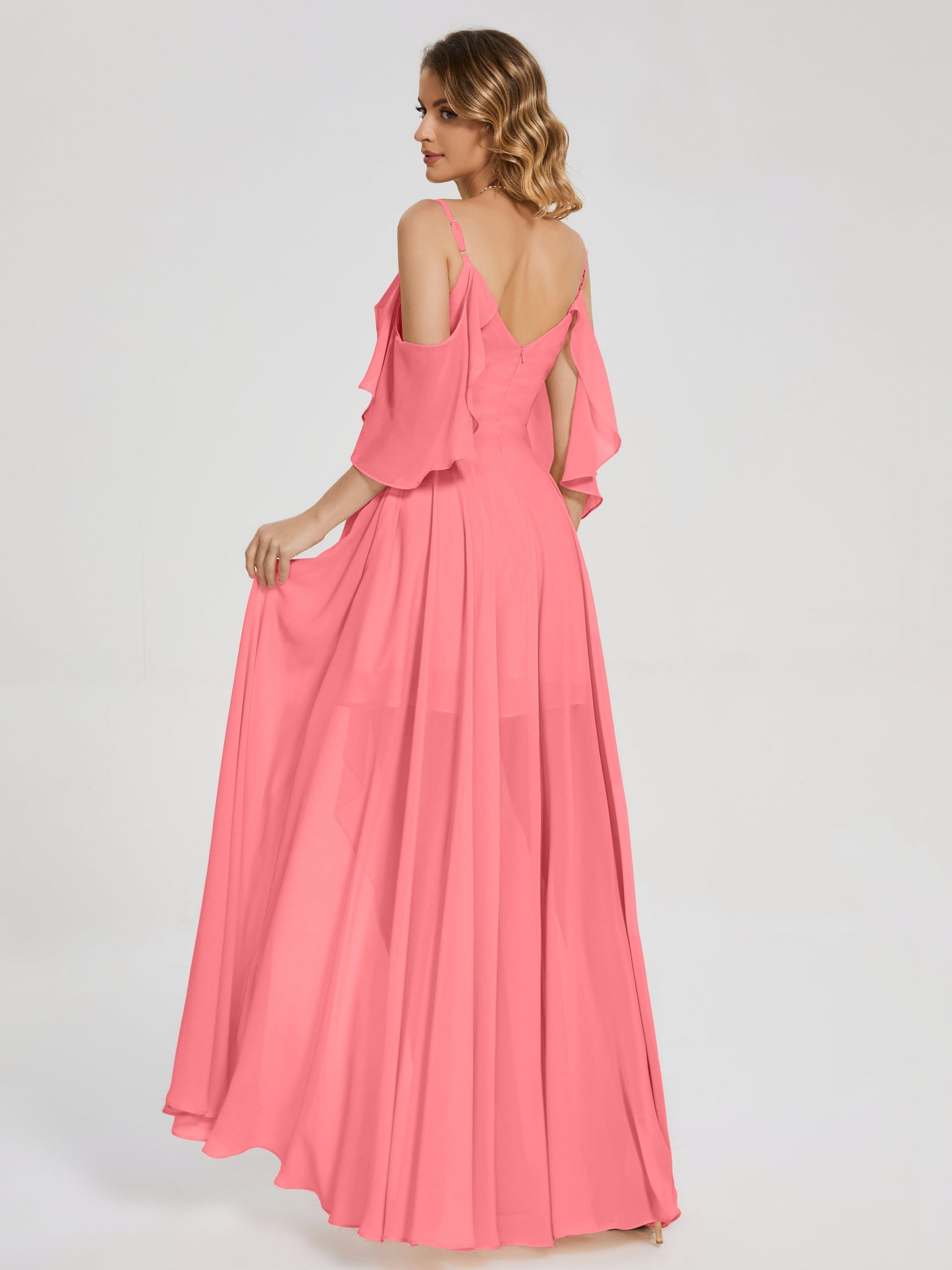 Vestido de fiesta de gasa con volantes y hombros descubiertos