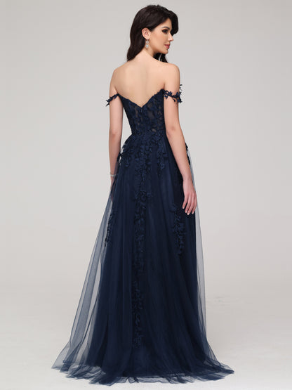Vestido de fiesta con tirantes y apliques de encaje en azul marino oscuro con abertura