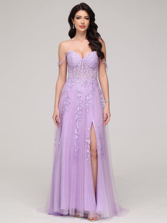 Elegante vestido de fiesta con apliques de encaje y escote en forma de corazón con abertura