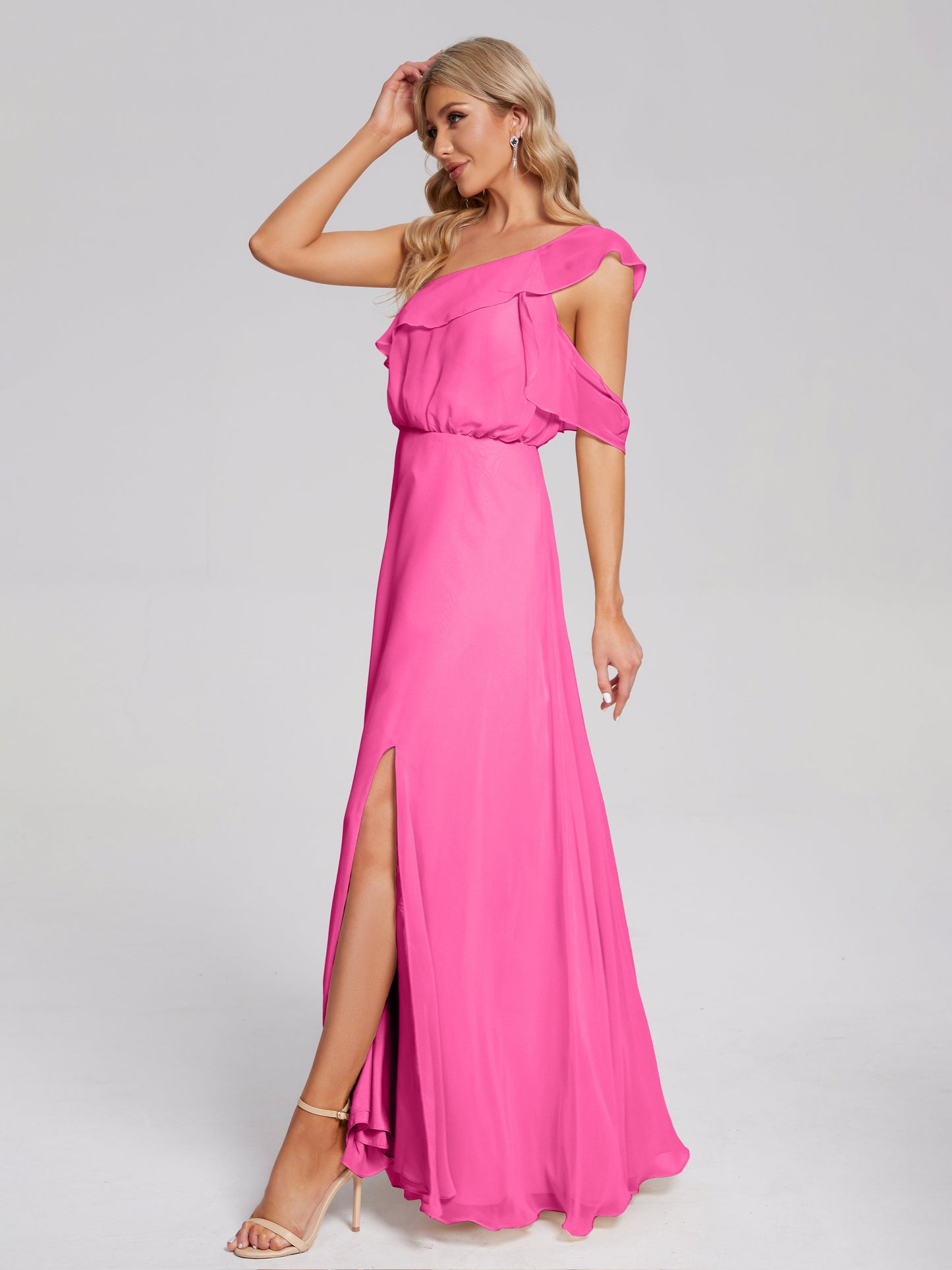 Vestido de fiesta de gasa con un hombro descubierto y volantes