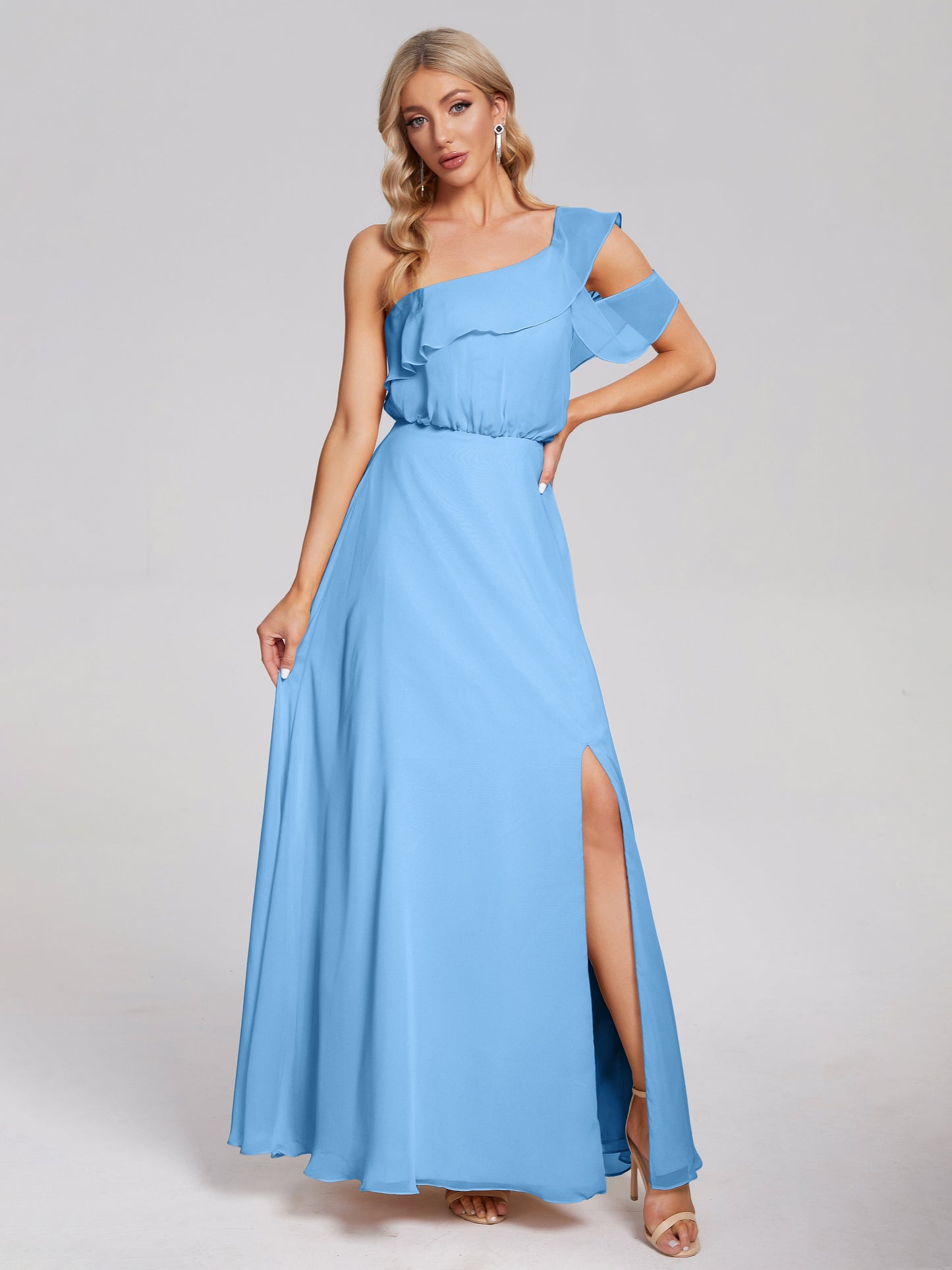 Vestido de fiesta de gasa con un hombro descubierto y volantes