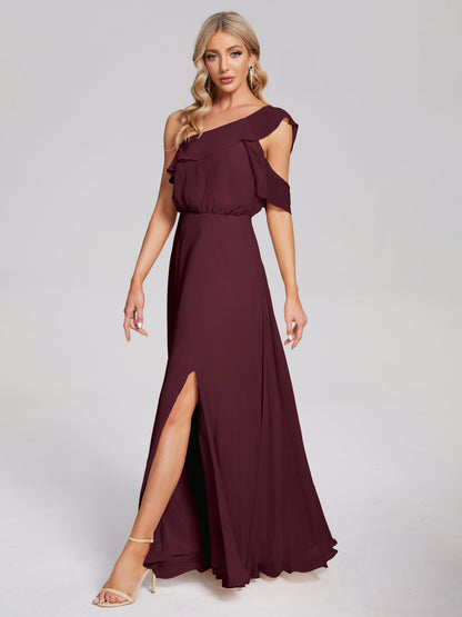 Vestido de fiesta de gasa con un hombro descubierto y volantes