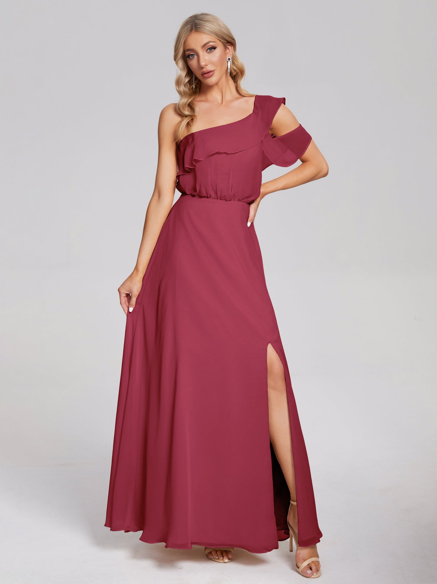 Vestido de fiesta de gasa con un hombro descubierto y volantes
