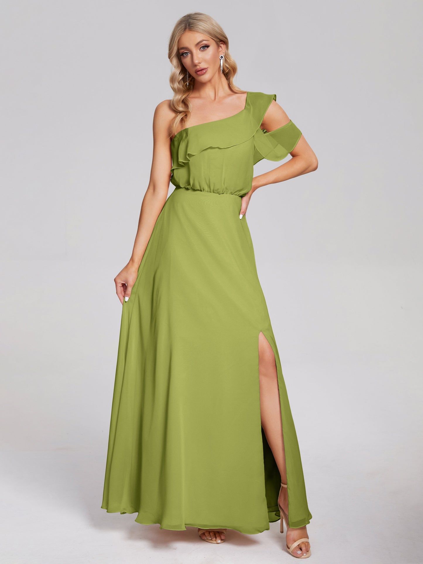 Vestido de fiesta de gasa con un hombro descubierto y volantes