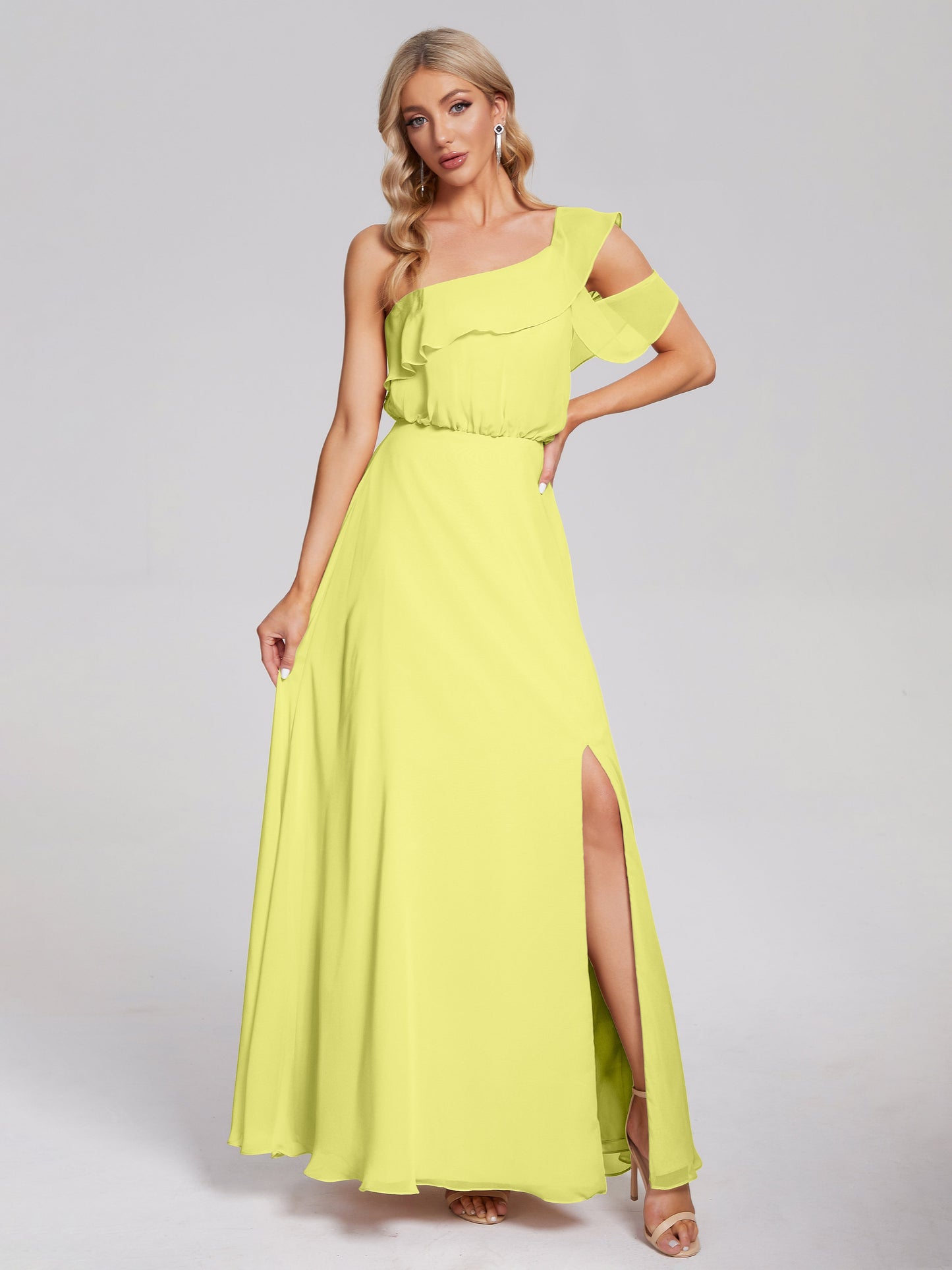Vestido de fiesta de gasa con un hombro descubierto y volantes