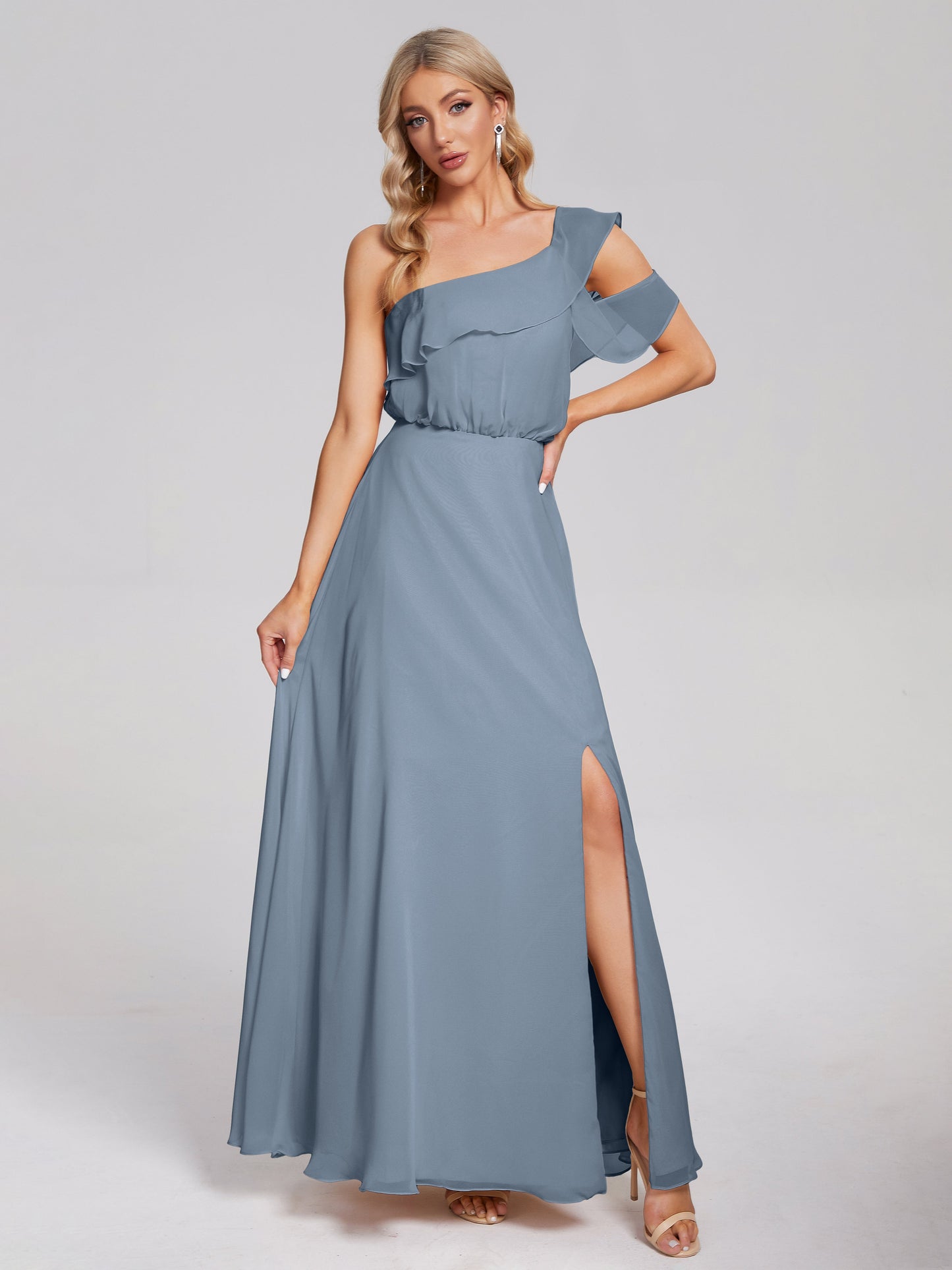 Vestido de fiesta de gasa con un hombro descubierto y volantes