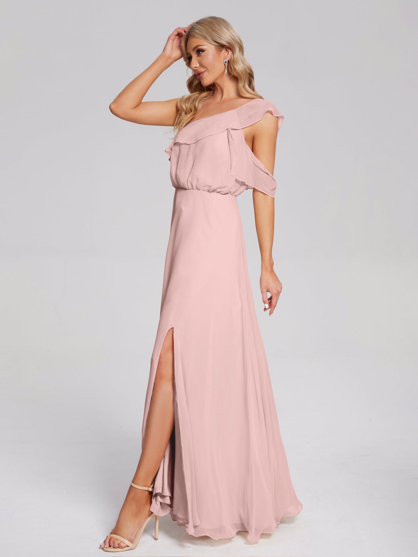 Vestido de fiesta de gasa con un hombro descubierto y volantes
