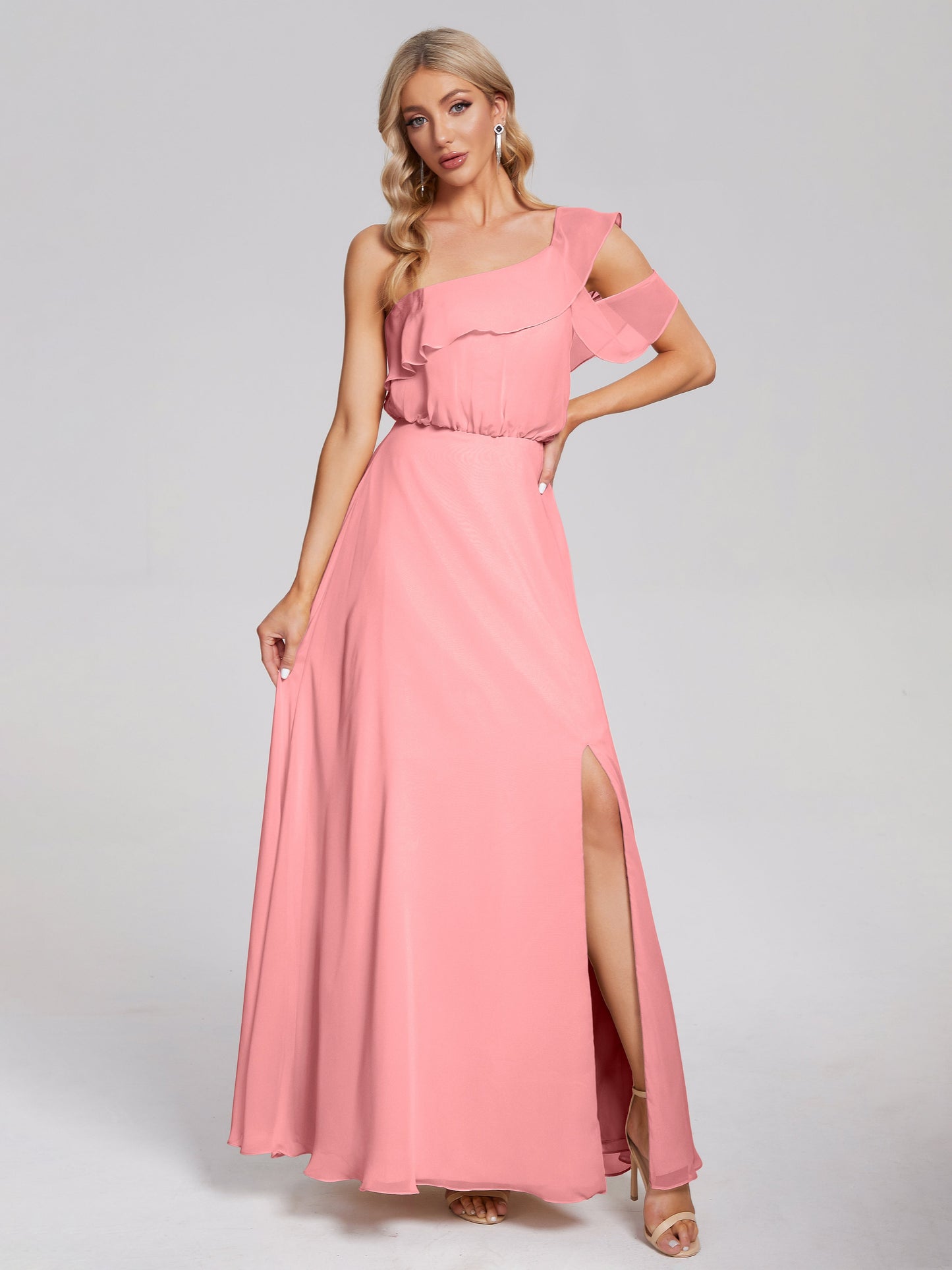 Vestido de fiesta de gasa con un hombro descubierto y volantes