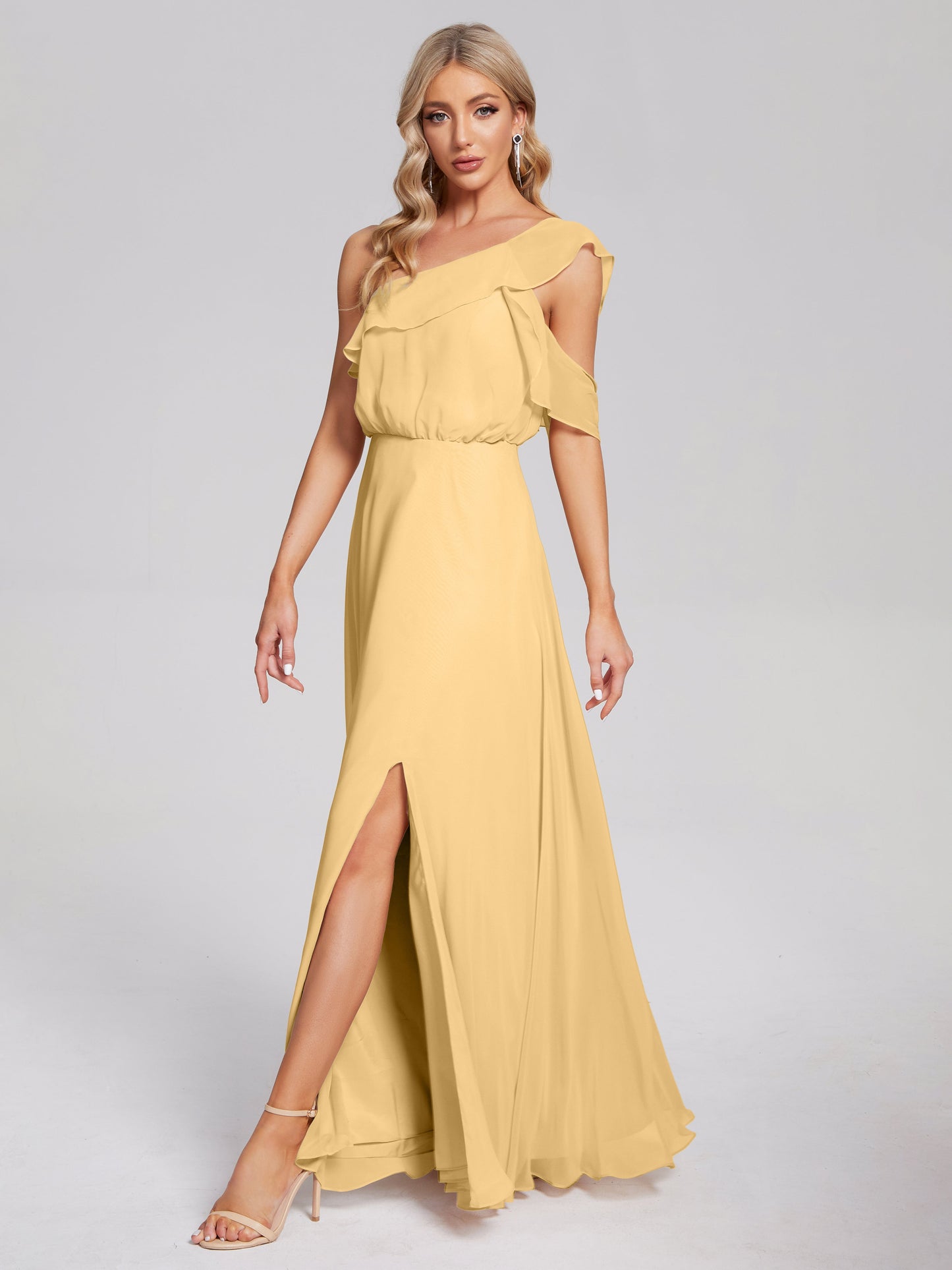 Vestido de fiesta de gasa con un hombro descubierto y volantes