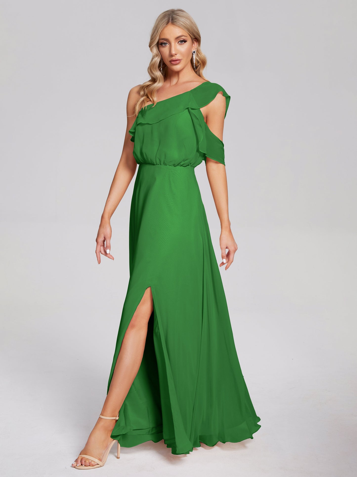 Vestido de fiesta de gasa con un hombro descubierto y volantes