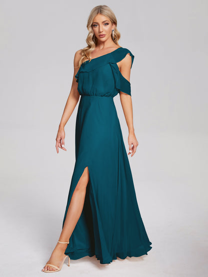 Vestido de fiesta de gasa con un hombro descubierto y volantes