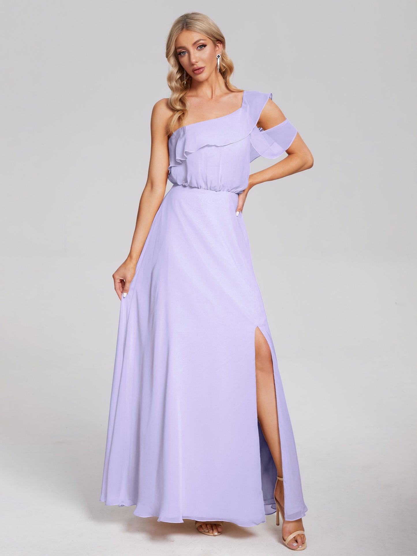 Vestido de fiesta de gasa con un hombro descubierto y volantes