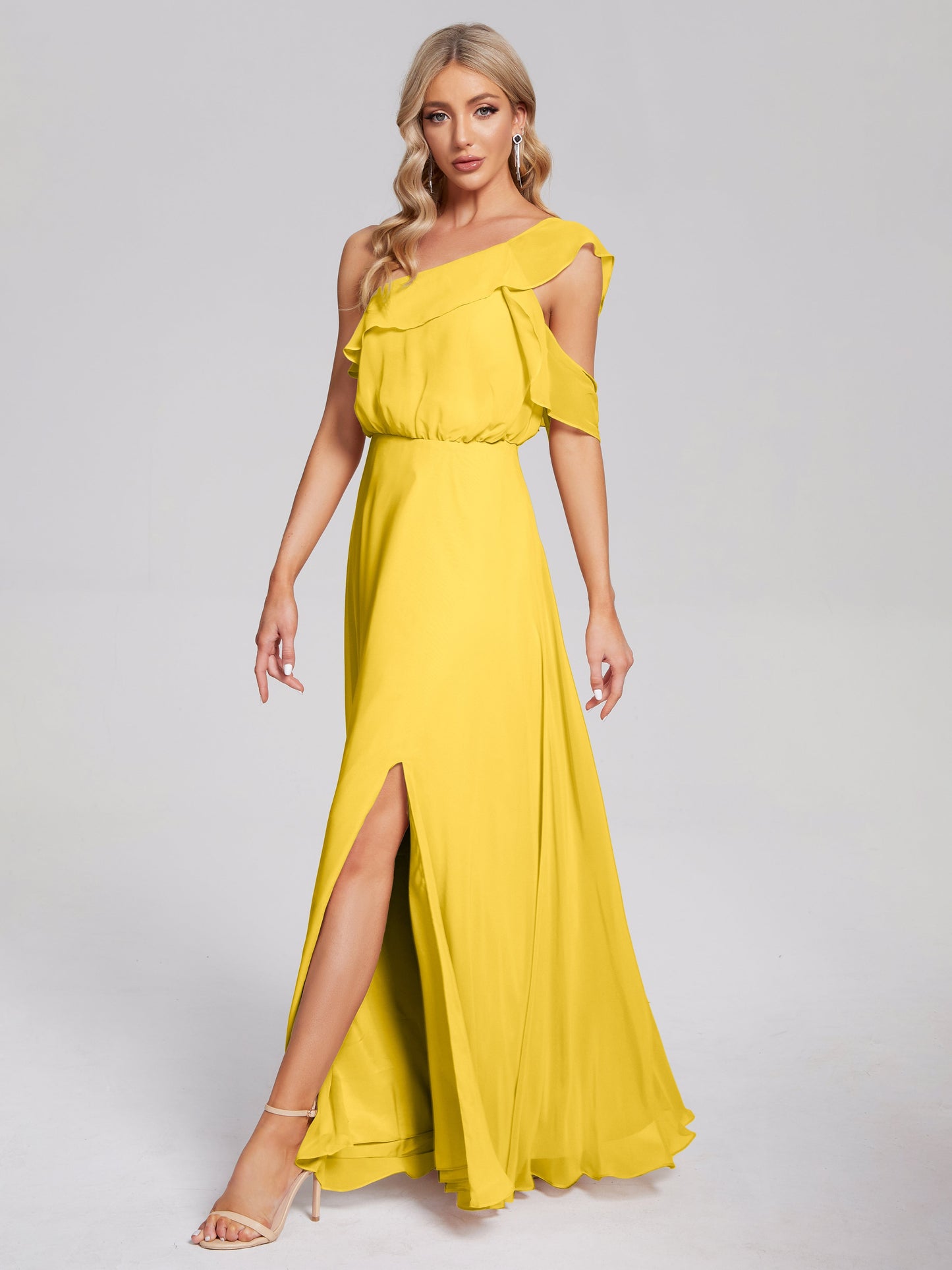 Vestido de fiesta de gasa con un hombro descubierto y volantes
