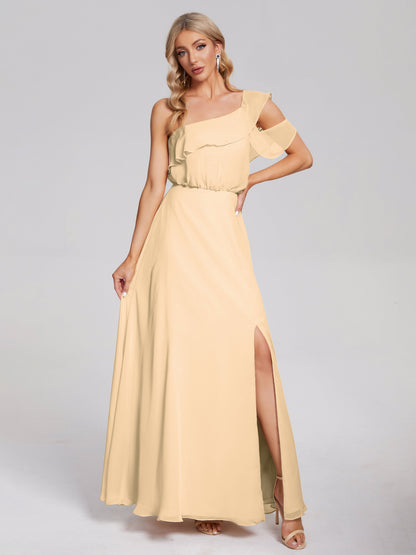 Vestido de fiesta de gasa con un hombro descubierto y volantes