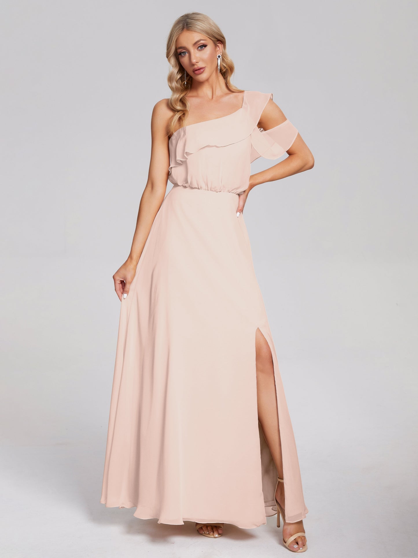 Vestido de fiesta de gasa con un hombro descubierto y volantes