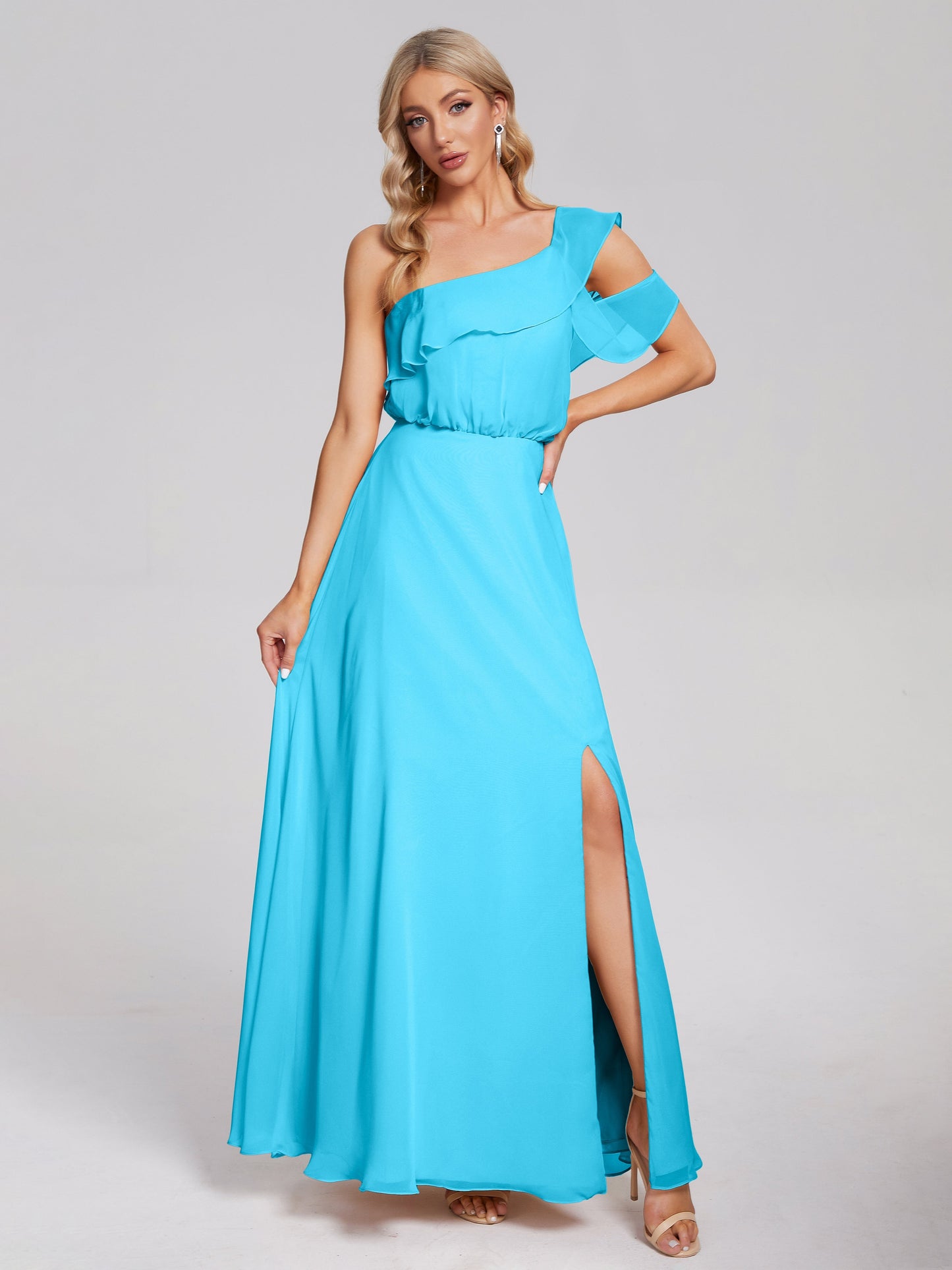 Vestido de fiesta de gasa con un hombro descubierto y volantes