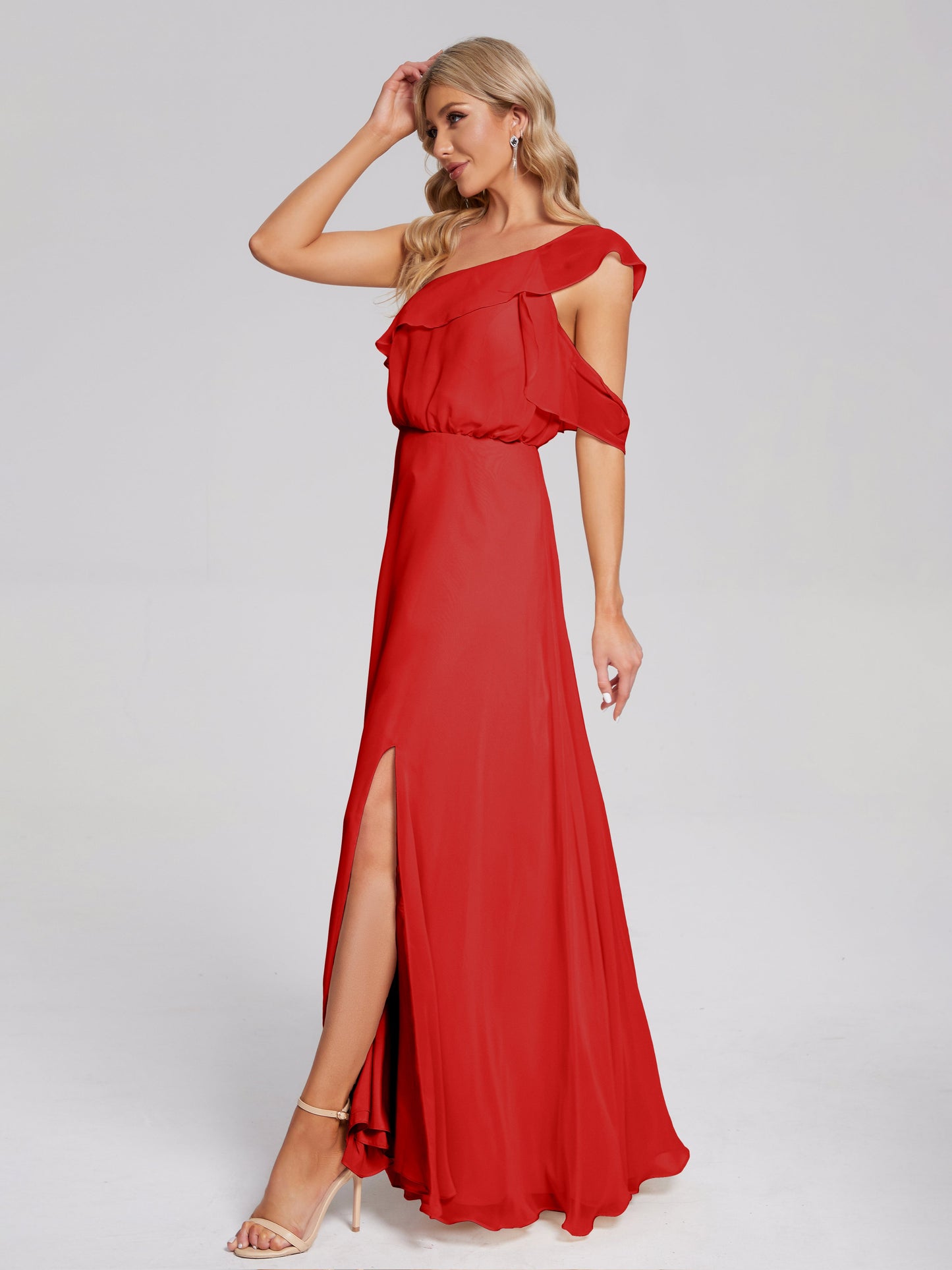 Vestido de fiesta de gasa con un hombro descubierto y volantes