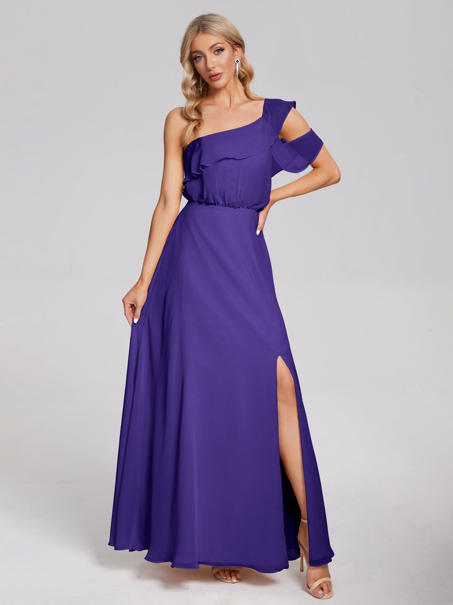 Vestido de fiesta de gasa con un hombro descubierto y volantes