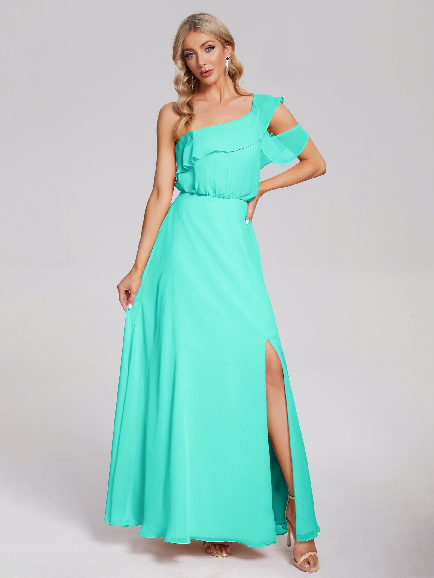 Vestido de fiesta de gasa con un hombro descubierto y volantes