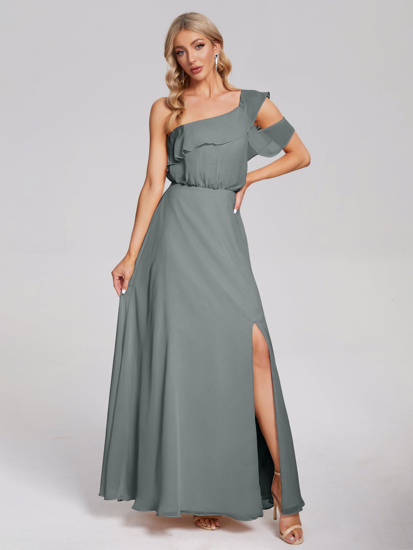 Vestido de fiesta de gasa con un hombro descubierto y volantes