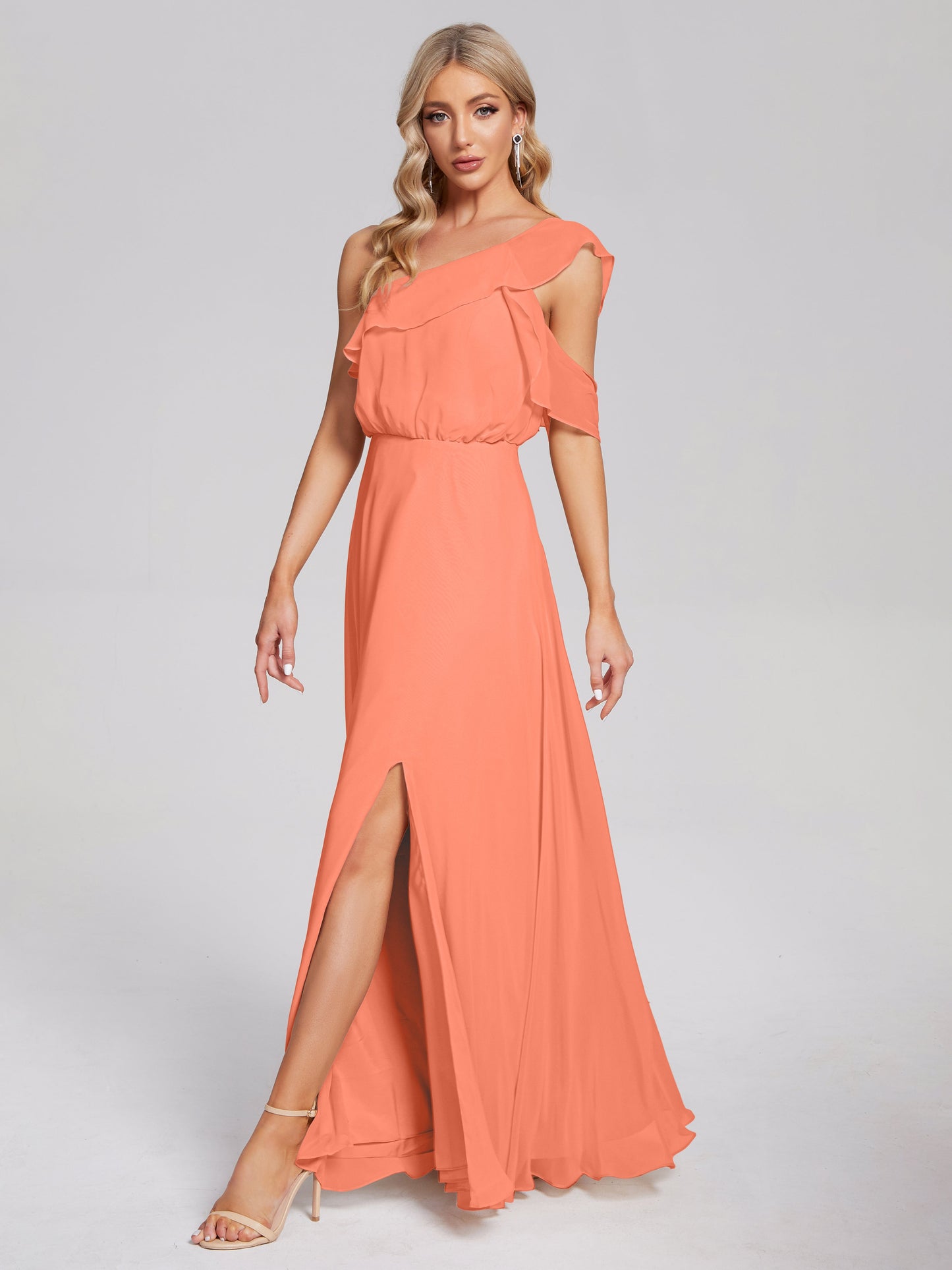 Vestido de fiesta de gasa con un hombro descubierto y volantes