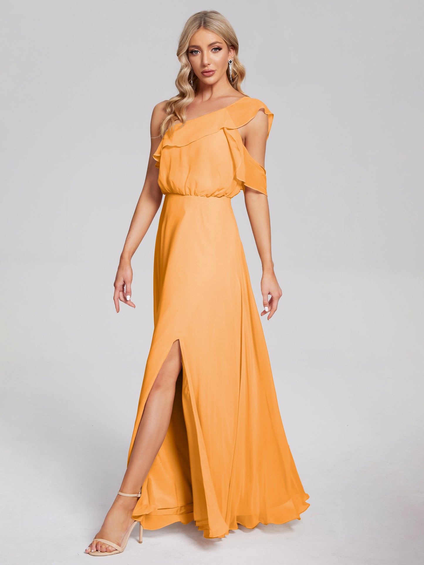 Vestido de fiesta de gasa con un hombro descubierto y volantes