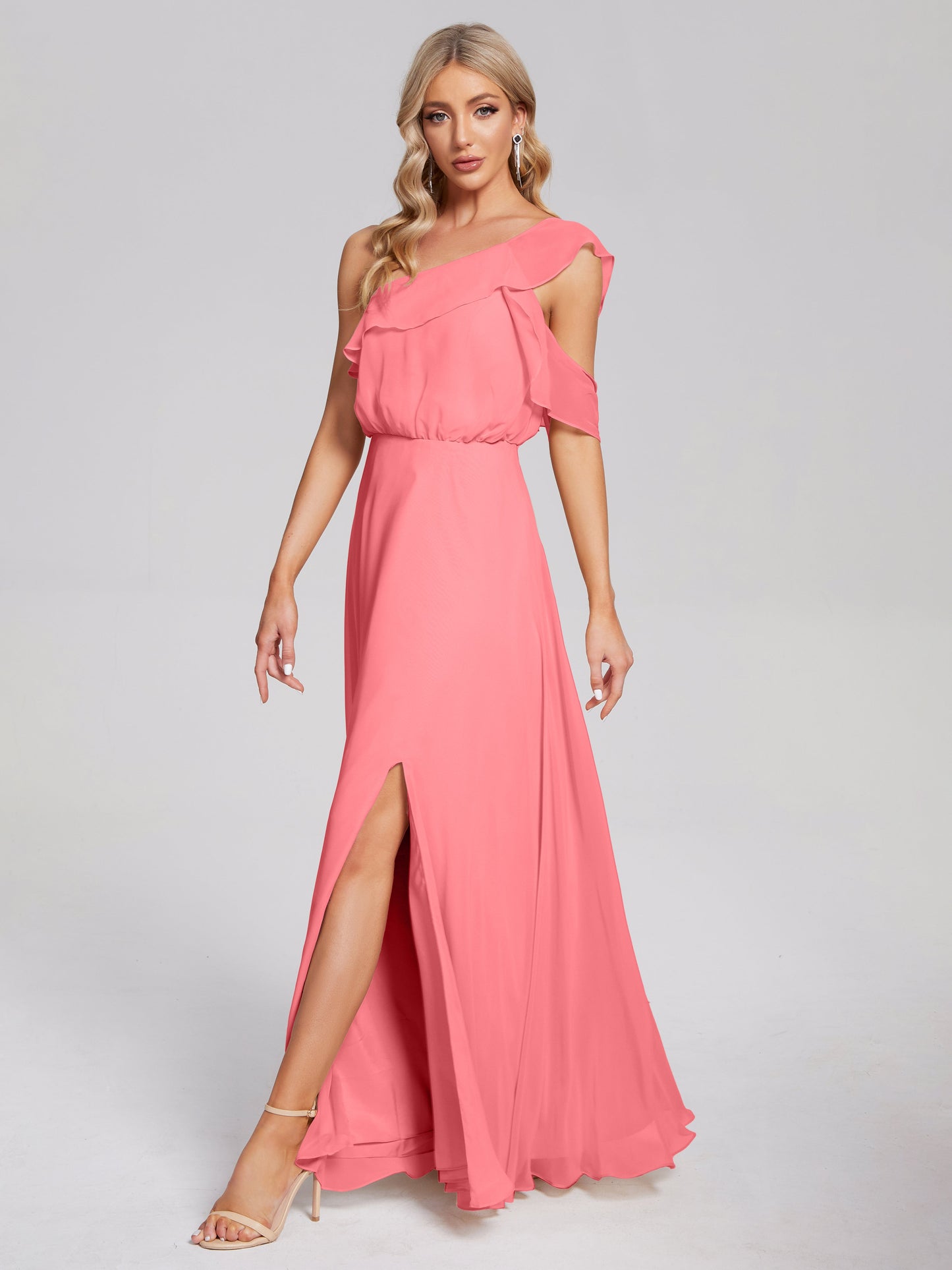Vestido de fiesta de gasa con un hombro descubierto y volantes