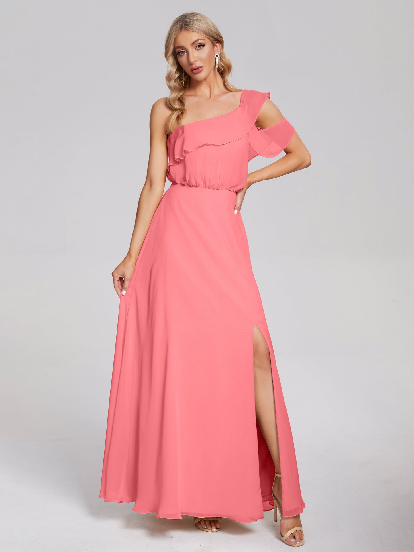 Vestido de fiesta de gasa con un hombro descubierto y volantes
