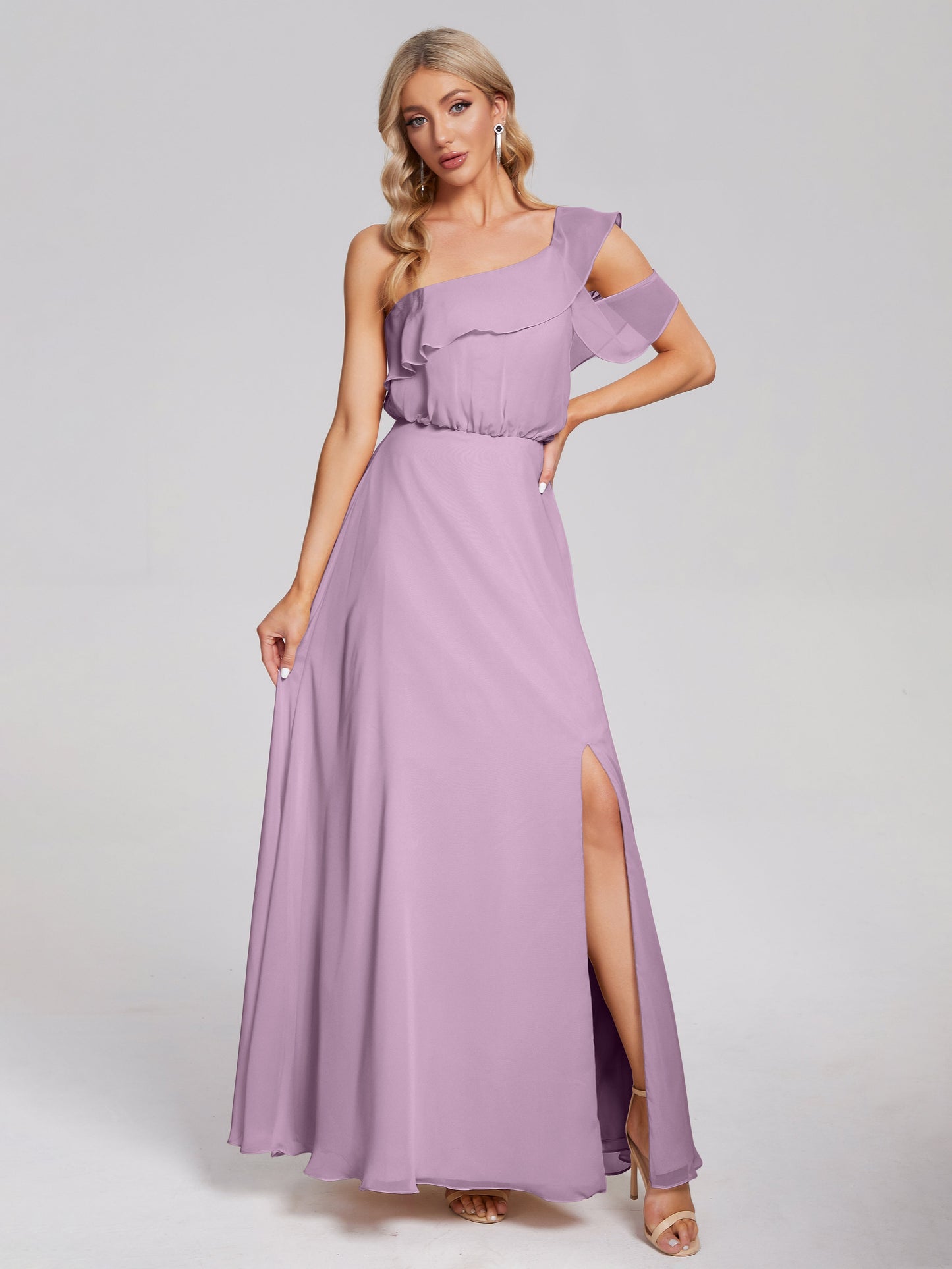 Vestido de fiesta de gasa con un hombro descubierto y volantes