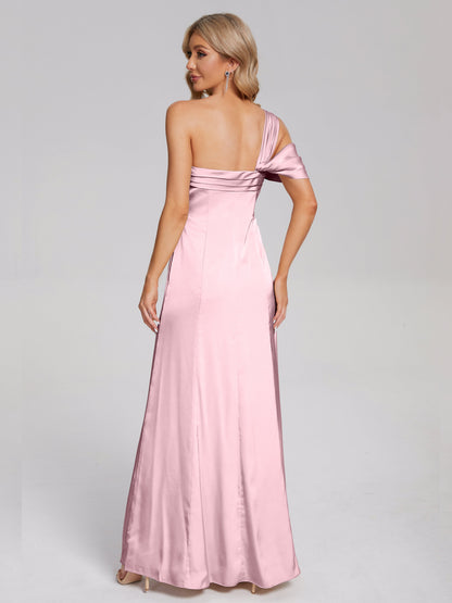 Vestido de fiesta de satén suave con un hombro descubierto y abertura