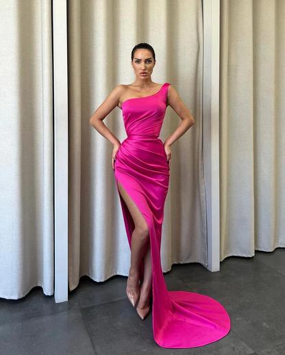 Encantadores vestidos de fiesta largos de satén rosa intenso con un solo hombro y corte sirena fg2348
