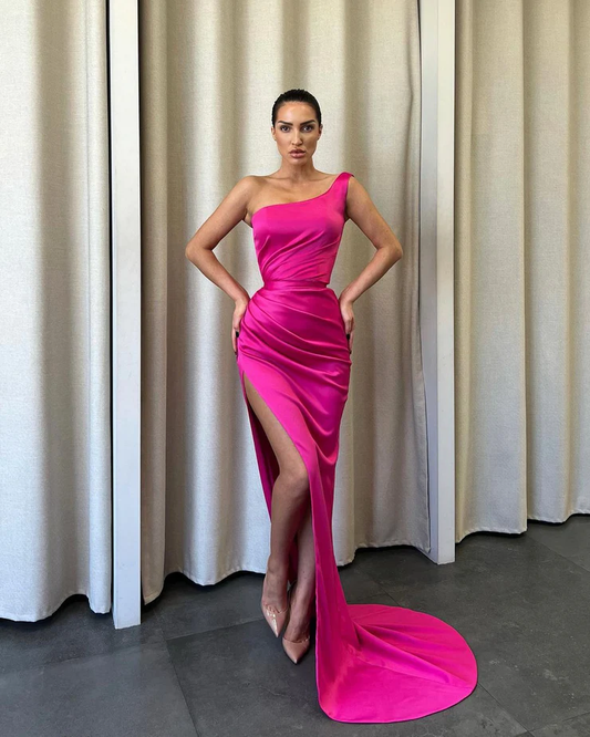 Encantadores vestidos de fiesta largos de satén rosa intenso con un solo hombro y corte sirena fg2348