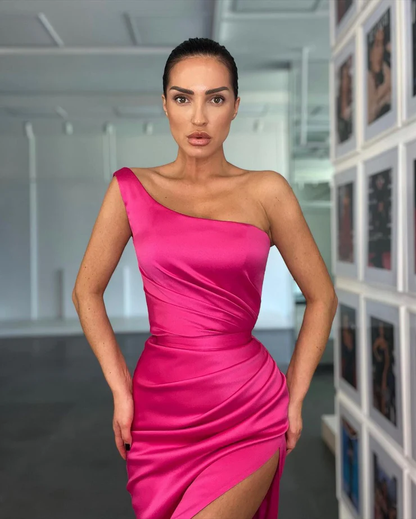 Encantadores vestidos de fiesta largos de satén rosa intenso con un solo hombro y corte sirena fg2348