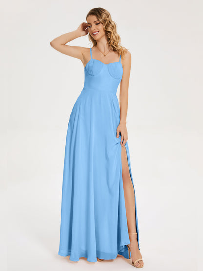 Vestido de fiesta con tirantes finos y corte en A y abertura